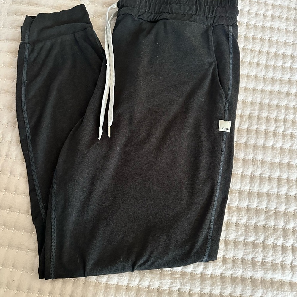 Vuori gray joggers size medium.